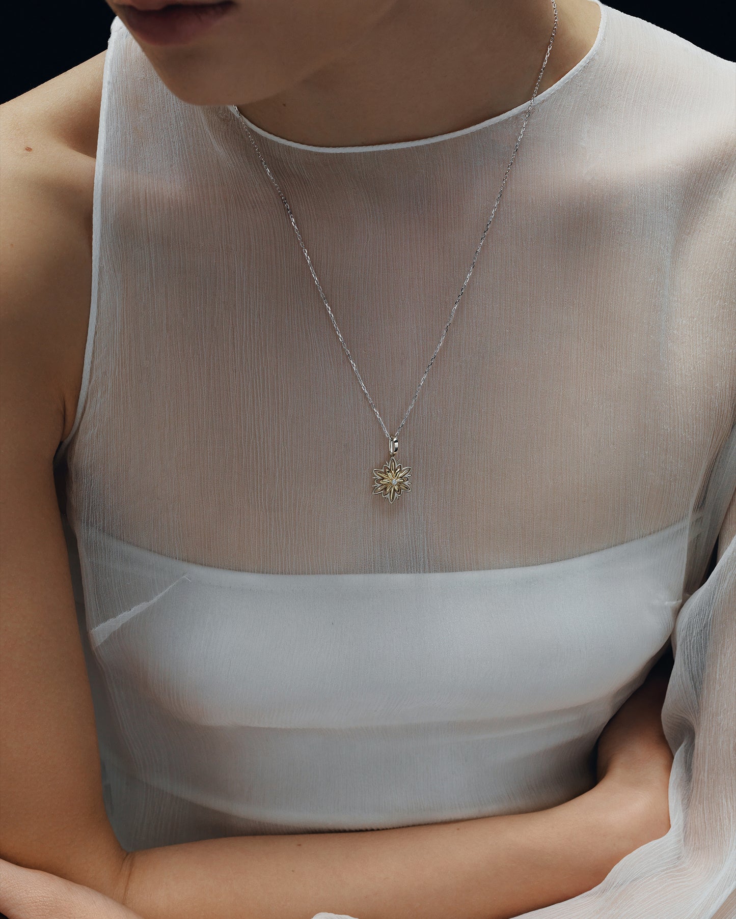 Gold Pendant Edelweiss with diamonds (SIZE L)