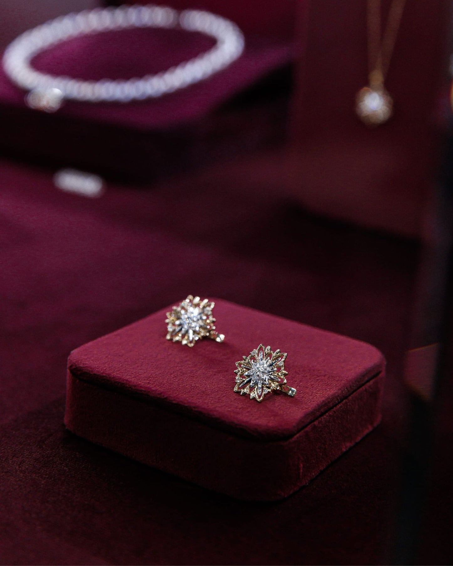 Gold Earrings Edelweiss with diamonds (Size M)