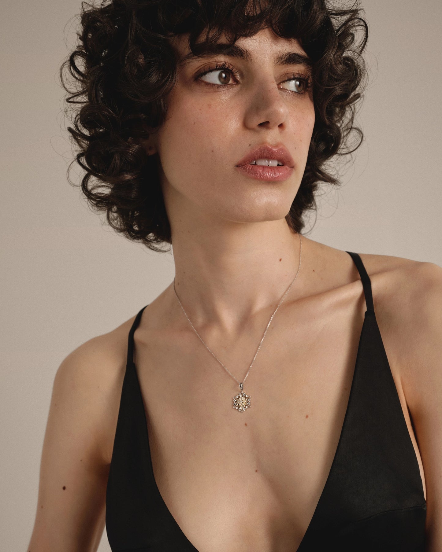 Gold Pendant Edelweiss with diamonds (SIZE M)