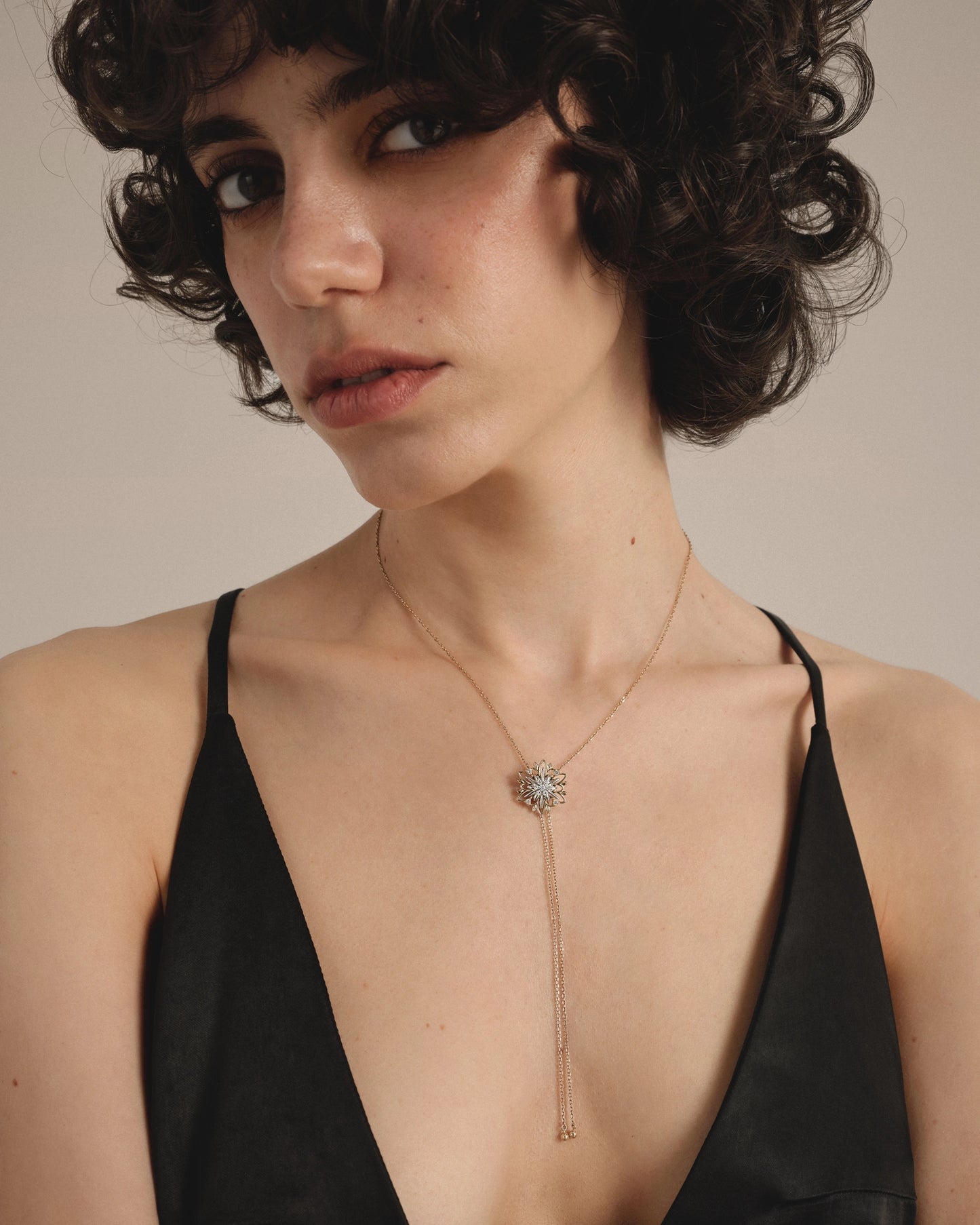 Gold necklace Edelweiss with diamonds (size L)