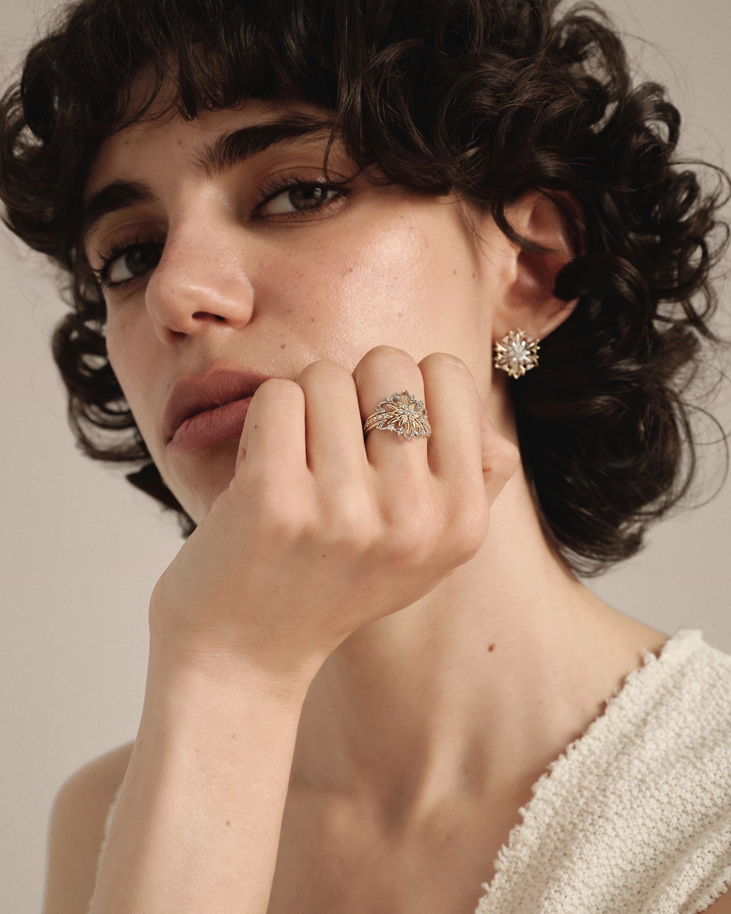 Gold ring Edelweiss with diamonds